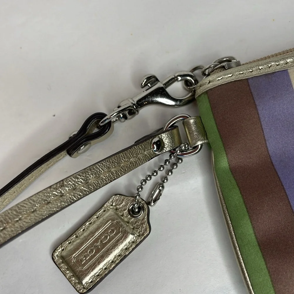 Coach Julia Legacy Stripe Wristlet Special Edition Gold Cs